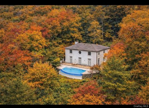 94 Cliff Rd, Tuxedo Park, NY, 10987-4256 | Card Image