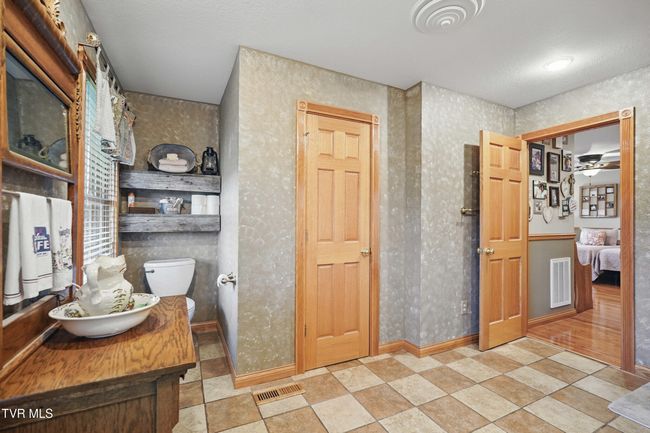 1124 Elizabethton Hwy, House other with 3 bedrooms, 3 bathrooms and null parking in Bluff City TN | Image 21