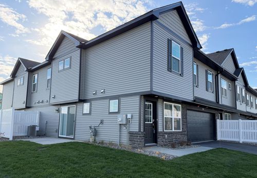 5285 Long Pointe Pass, Woodbury, MN, 55129-6304 | Card Image