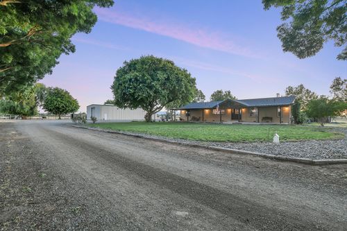 8476 Byron Hwy, Brentwood, CA, 94513-3927 | Card Image