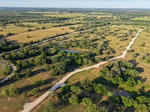 382 Main Loop Rd, Waelder, TX, 78959-1000 | Card Image