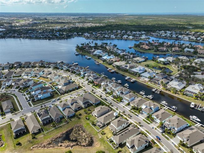 5232 Wishing Arch Dr, House other with 4 bedrooms, 3 bathrooms and null parking in APOLLO BEACH FL | Image 4