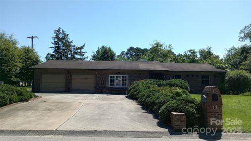 1601 Blue Spring Rd, Fayetteville, NC, 28304-5748 | Card Image