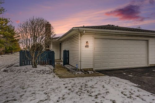 2458 Crystal Springs Dr, Hilliard, OH, 43026-6905 | Card Image