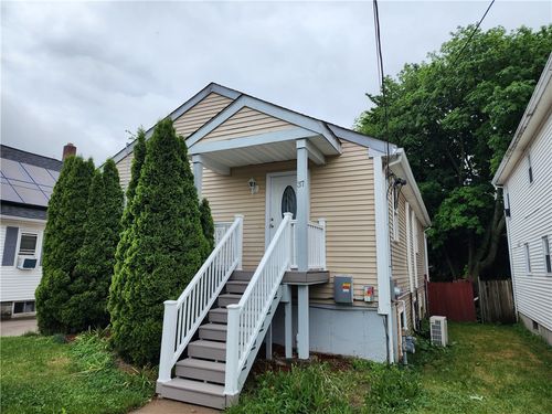 37 Mercy St, Providence, RI, 02909-5302 | Card Image
