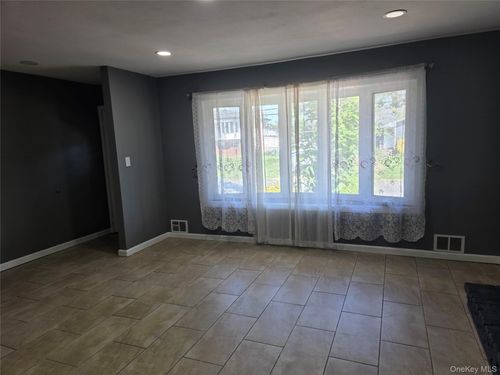 200 Hancock St, Brentwood, NY, 11717-2829 | Card Image