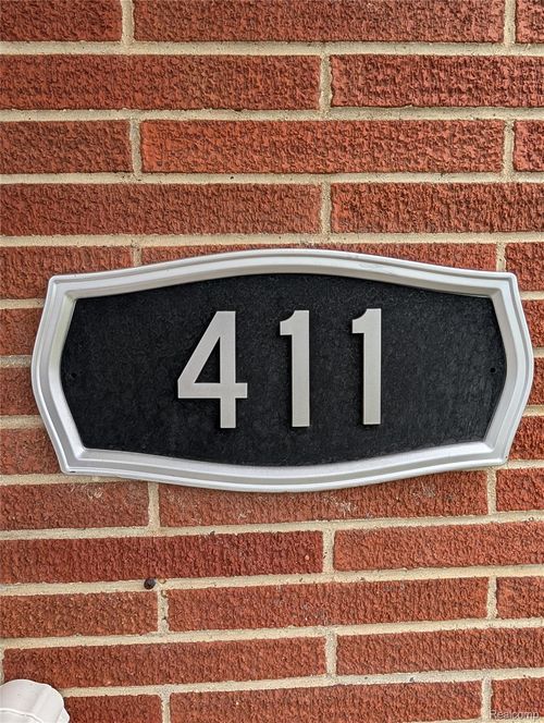 411 Cleveland St, Bad Axe, MI, 48413-1010 | Card Image