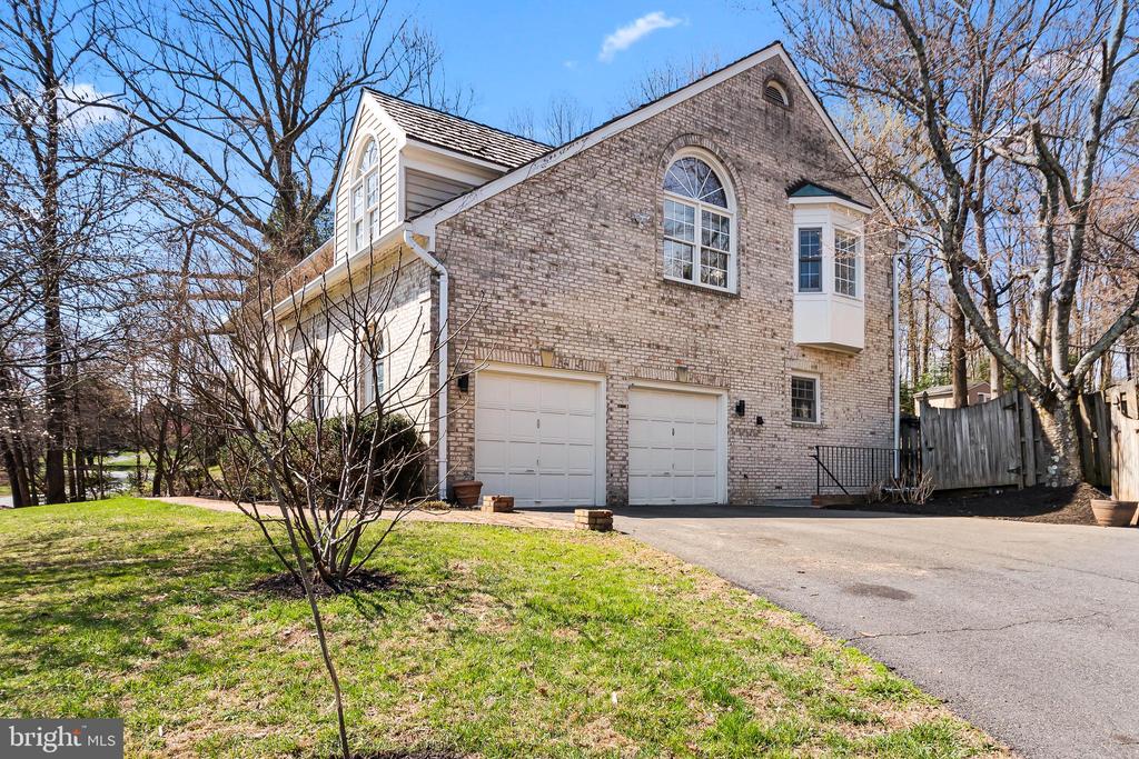 Residential in OAKTON 3
