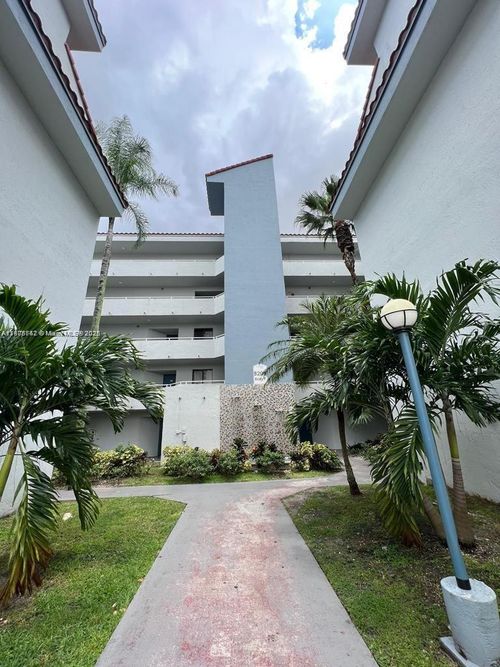 apt-415-8205 Sw 152nd Ave, Miami, FL, 33193-4078 | Card Image