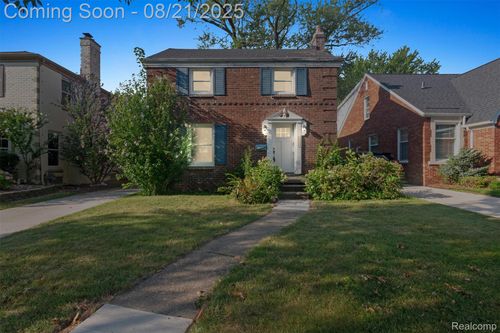 2033 Hunt Club Drive, Grosse Pointe Woods, MI, 48236 | Card Image