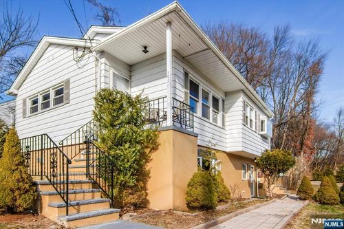 301 Riverview Rd, Pompton Lakes, NJ, 07442-1426 | Card Image