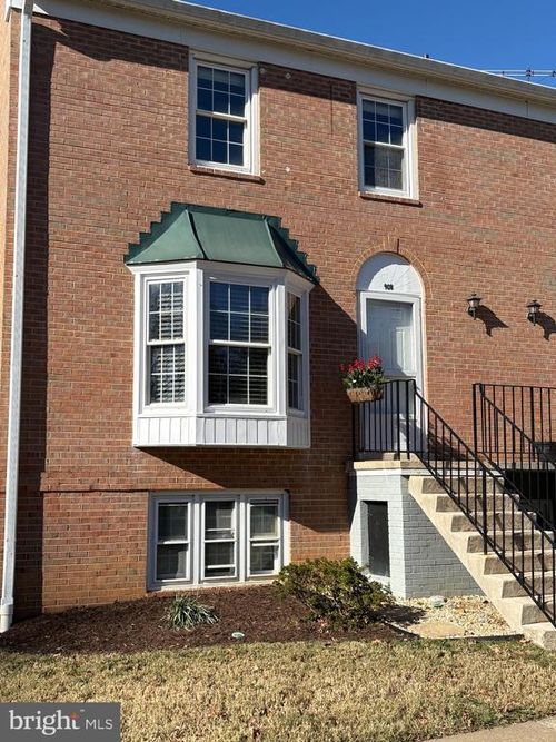 90-90 Leeds Ct E, WARRENTON, VA, 20186-3645 | Card Image