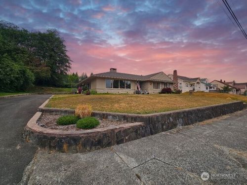 958 Fowler St, Raymond, WA, 98577-4613 | Card Image