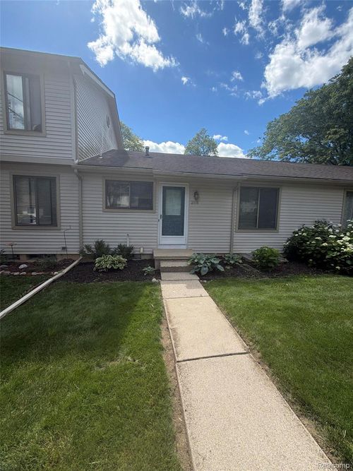 2118 Blue Lac Dr, Haslett, MI, 48840-9523 | Card Image