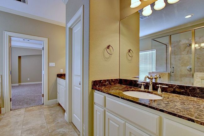 Master Bathroom with Granite Counter Tops and Dual Sinks | Image 17