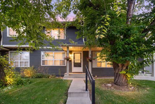 321 Queenston Hts Se, Calgary, AB, T2J6R7 | Card Image