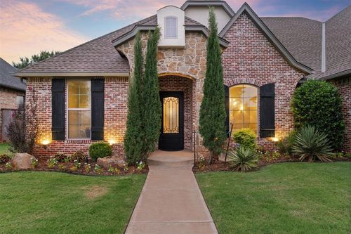 15205 Kestral Lake Dr, Edmond, OK, 73013-9697 | Card Image