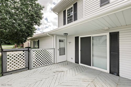 67-a-6854 Beacon Dr, Mentor, OH, 44060-9327 | Card Image