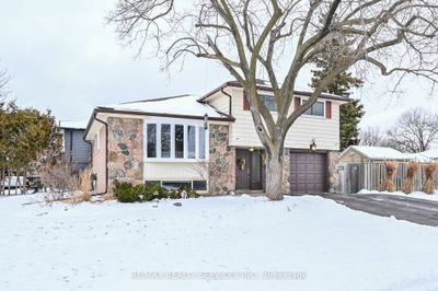 35 Abbey Rd, House other with 3 bedrooms, 3 bathrooms and 5 parking in Brampton ON | Image 2