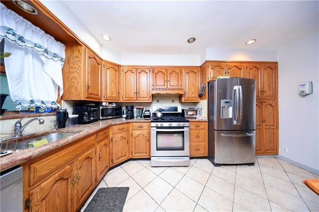 1296 54 Th St, Home with 4 bedrooms, 4 bathrooms and null parking in Brooklyn NY | Image 4