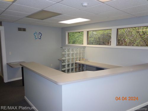 ste-b-11479 Highland Rd, Hartland, MI, 48353-2737 | Card Image