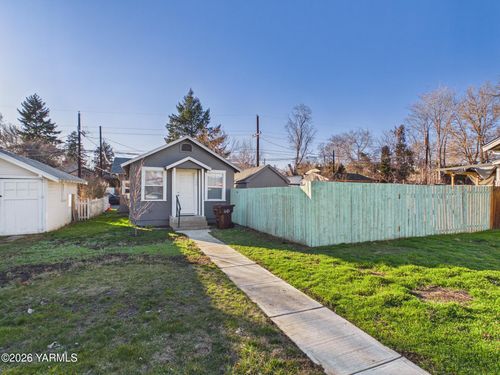 404 S 15th Ave, Yakima, WA, 98902-3824 | Card Image