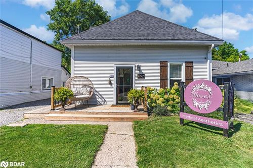 692 Victoria St, Midland, ON, L4R1B1 | Card Image