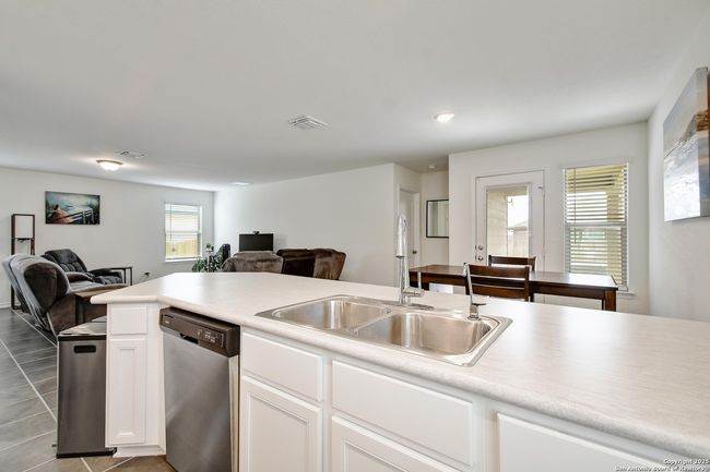 6542 Cibolo Spgs, House other with 3 bedrooms, 2 bathrooms and null parking in Converse TX | Image 9