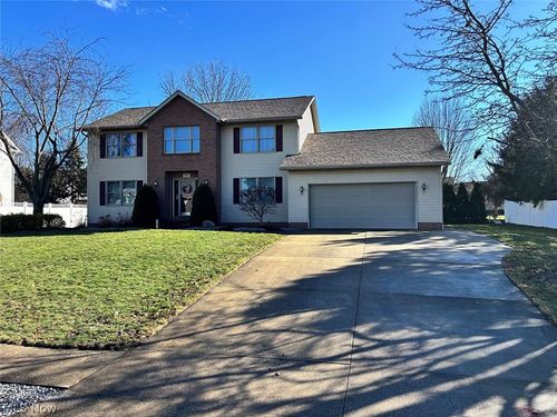 907 Park Village Dr, Louisville, OH, 44641-8445 | Card Image