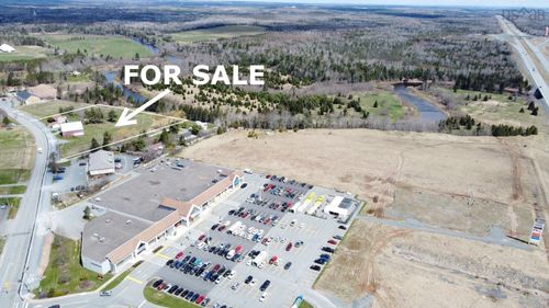 373 Highway 214, Elmsdale, NS, B2S2L8 | Card Image