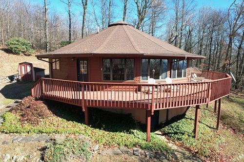 132 Chestnut Rdg, Hillsville, VA, 24343 | Card Image