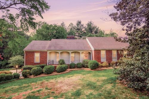 1271 Church St, Appomattox, VA, 24522-5239 | Card Image