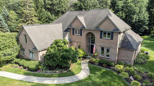 5895 Meadows Dr, Clarkston, MI, 48348-2934 | Card Image