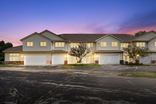 2426 Fox River Pkwy, Waukesha, WI, 53189-5807 | Card Image