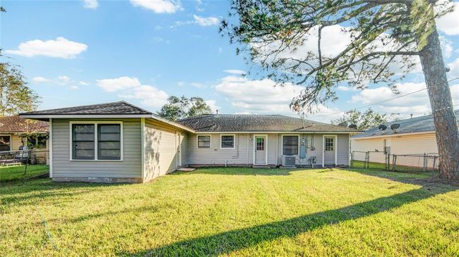 131 Laurel St, House other with 4 bedrooms, 1 bathrooms and 1 parking in Lake Jackson TX | Image 37