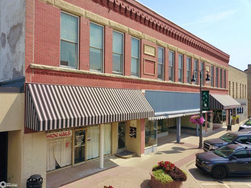 914 Main St, Grinnell, IA, 50112-2048 | Card Image