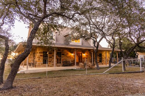 488 Phillip Dr, Pipe Creek, TX, 78063-6143 | Card Image