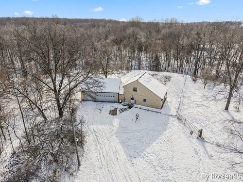 1067 Somers Rd, Lyons, MI, 48851-9702 | Card Image