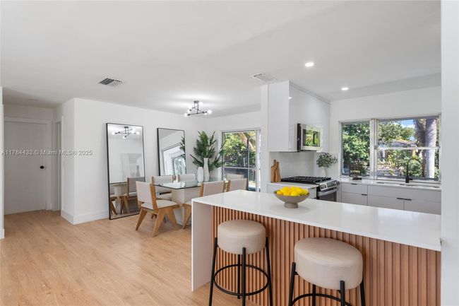 3833 Sw 67 Th Ter, House other with 4 bedrooms, 2 bathrooms and null parking in Miramar FL | Image 7