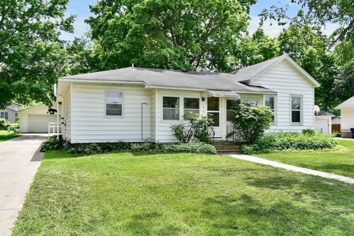472 E 14th St, Saint Charles, MN, 55972-1516 | Card Image