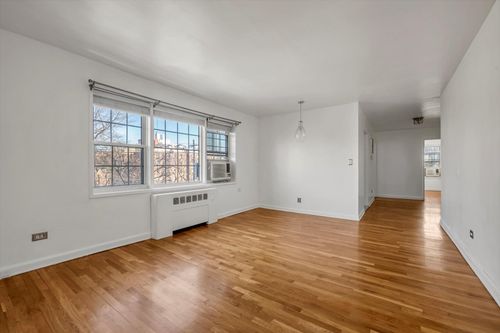 5c-25 Burns Street, New York, NY, 11375 | Card Image