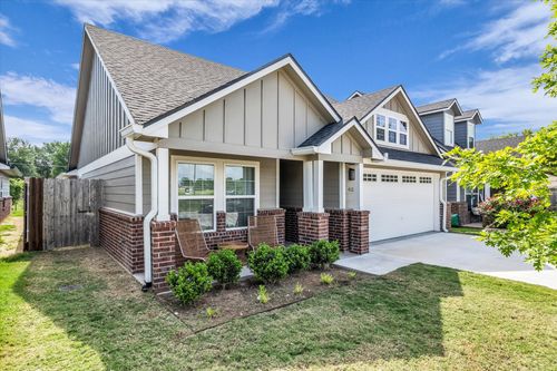412 Travis Dr, McGregor, TX, 76657-1024 | Card Image