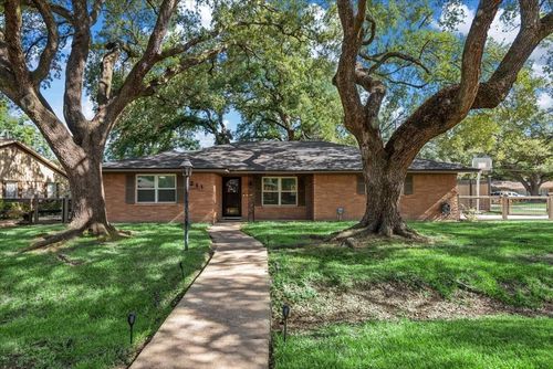 211 Vashti Dr, Houston, TX, 77037-3929 | Card Image