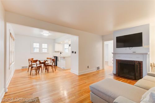 1109 E 5th St, Royal Oak, MI, 48067-2901 | Card Image