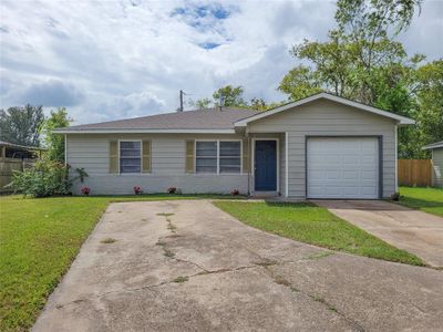 805 Horncastle Street, House other with 3 bedrooms, 1 bathrooms and null parking in Channelview TX | Image 2