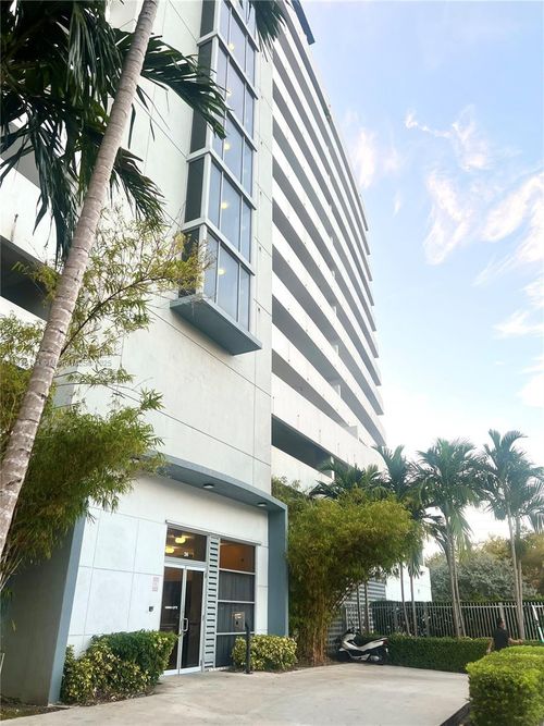 ph-1-36 Nw 6th Ave, Miami, FL, 33128-1549 | Card Image