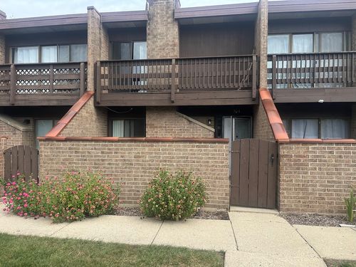 704 Kenneth Cir, Elgin, IL, 60120-4337 | Card Image