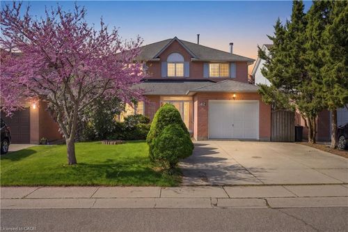 62 Dragoon Drive, Hamilton, ON, L9B2E4 | Card Image