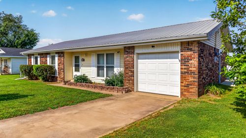 2122 P St Sw, Miami, OK, 74354-8810 | Card Image
