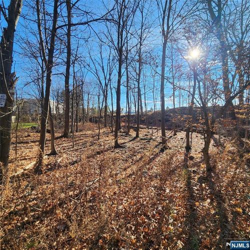 16 Gardiner St, Mahwah, NJ, 07430-3515 | Card Image